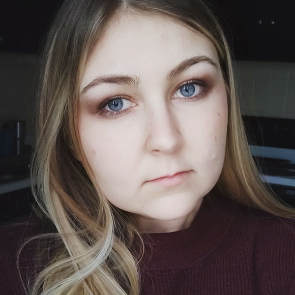 💖 Meet your Posher, Megan 💖 - Picture 2 of 3